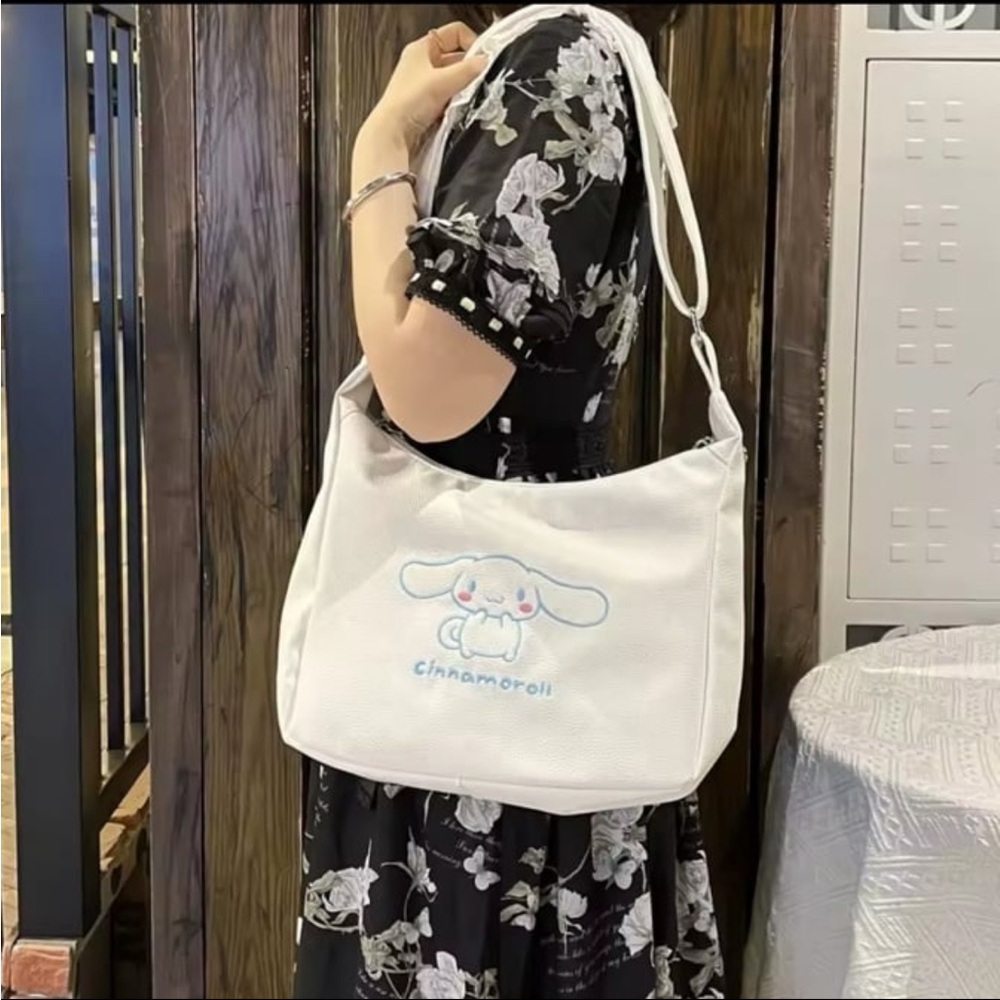 NEW SANRIO CINNAMOROLL CROSSBODY BAG WHITE